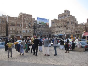 In der Altstadt von Sanaa, die wirklich verdammt alt ist. Touristik-Broschüren sprechen von der ältesten bewohnten Stadt der Welt.