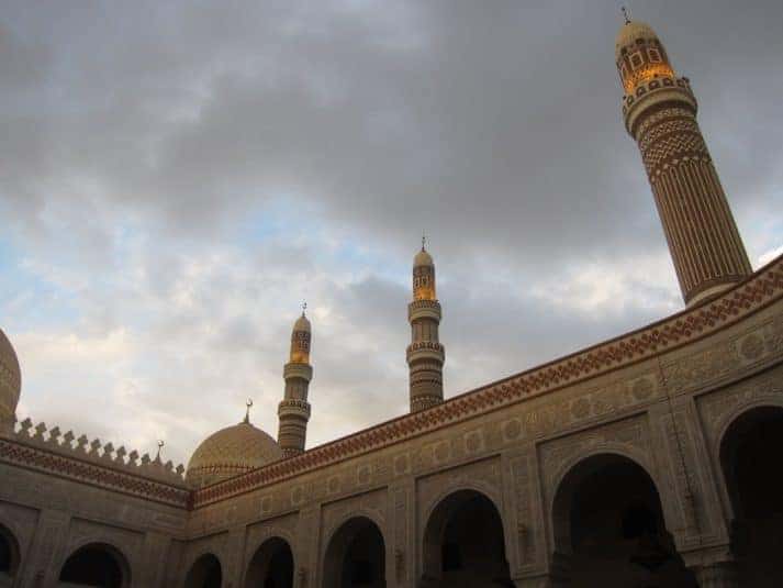 Die Moschee ist nicht nur groß und gewaltig, sondern auch schön. Das ist ja nicht immer der Fall bei groß und gewaltig.